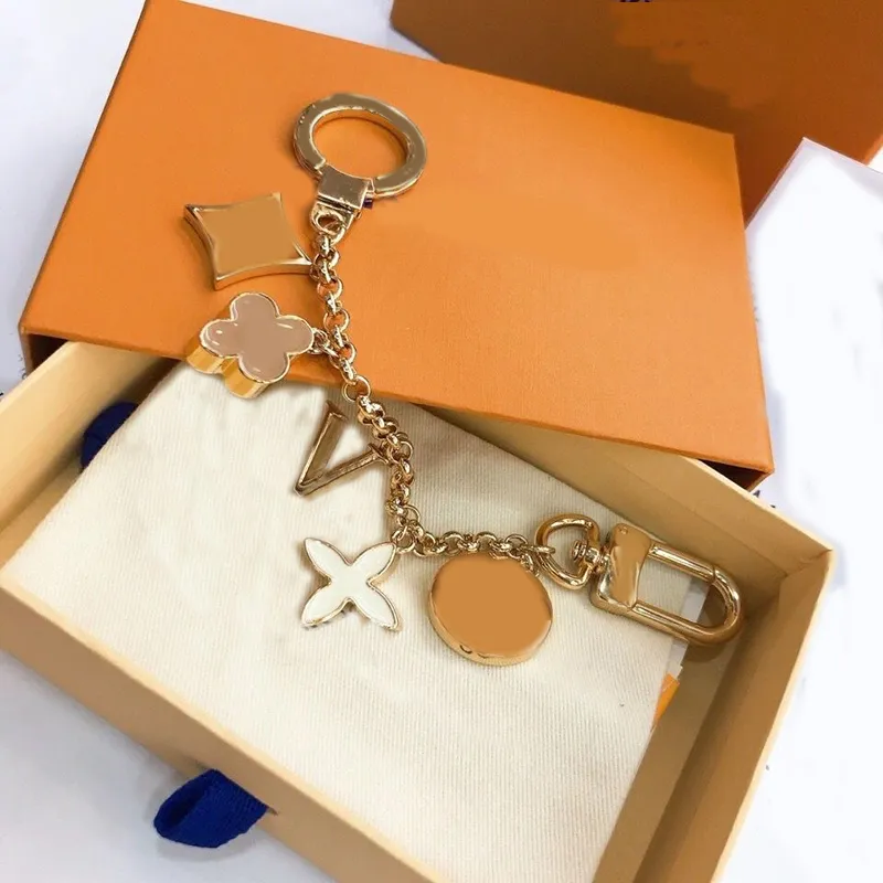 Luxury Designer V Keychain With Flower Design 3 Styles For