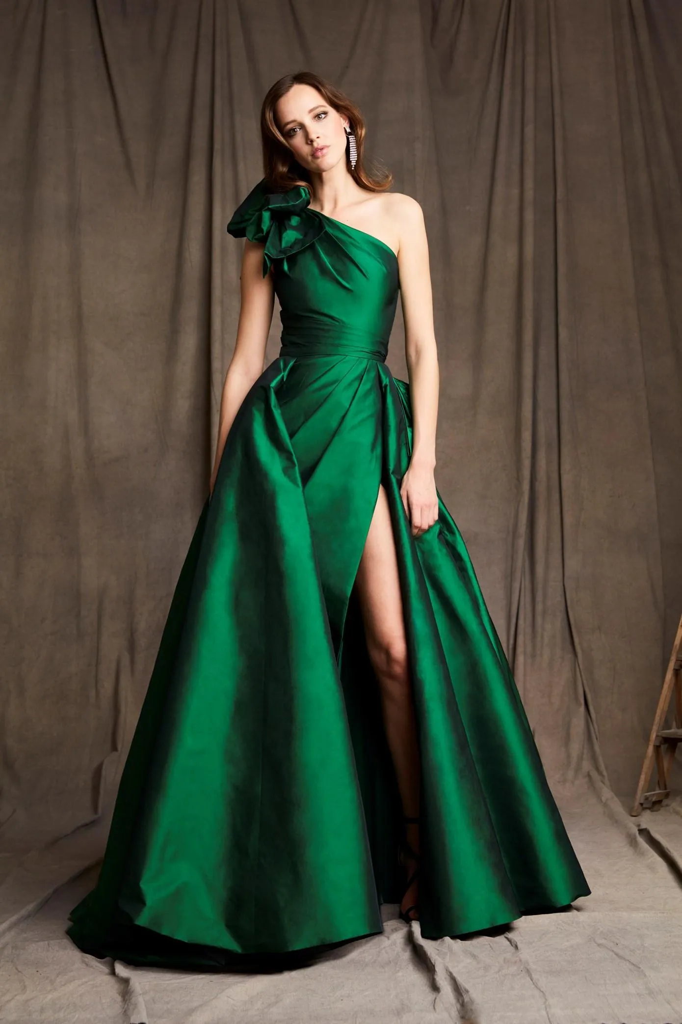 Dark Green Zuhair Murad Prom Dresses One Shoulder Neckline Side Split Evening Gowns Overskirt Pleated Satin Special Occasion Formal Wear