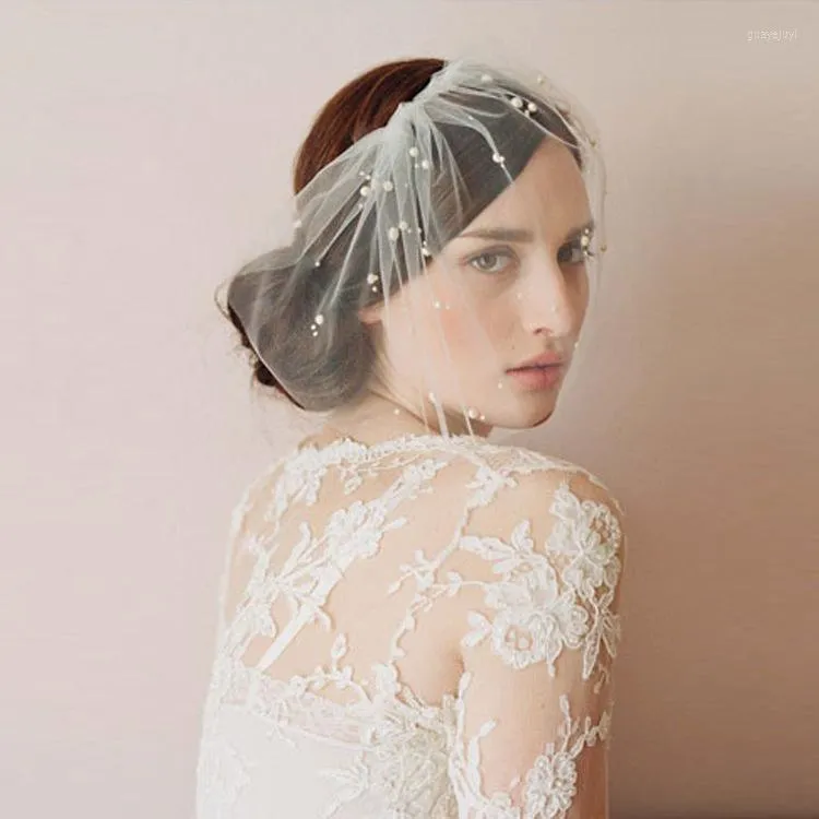 Cabeças de cabeceira de chegada pérolas de pérolas de pérolas chapéus brancos véu de flores fascinador noivo