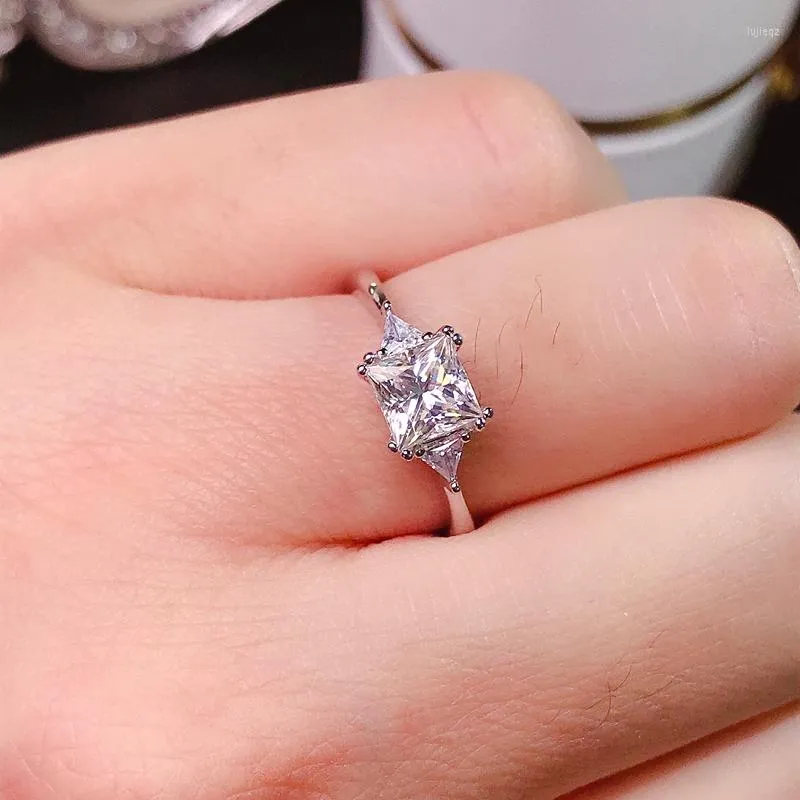 Кластерные кольца Moissanite 1 квадратный алмазный кольцо содержит 925 серебряного серебряного красивого цвета