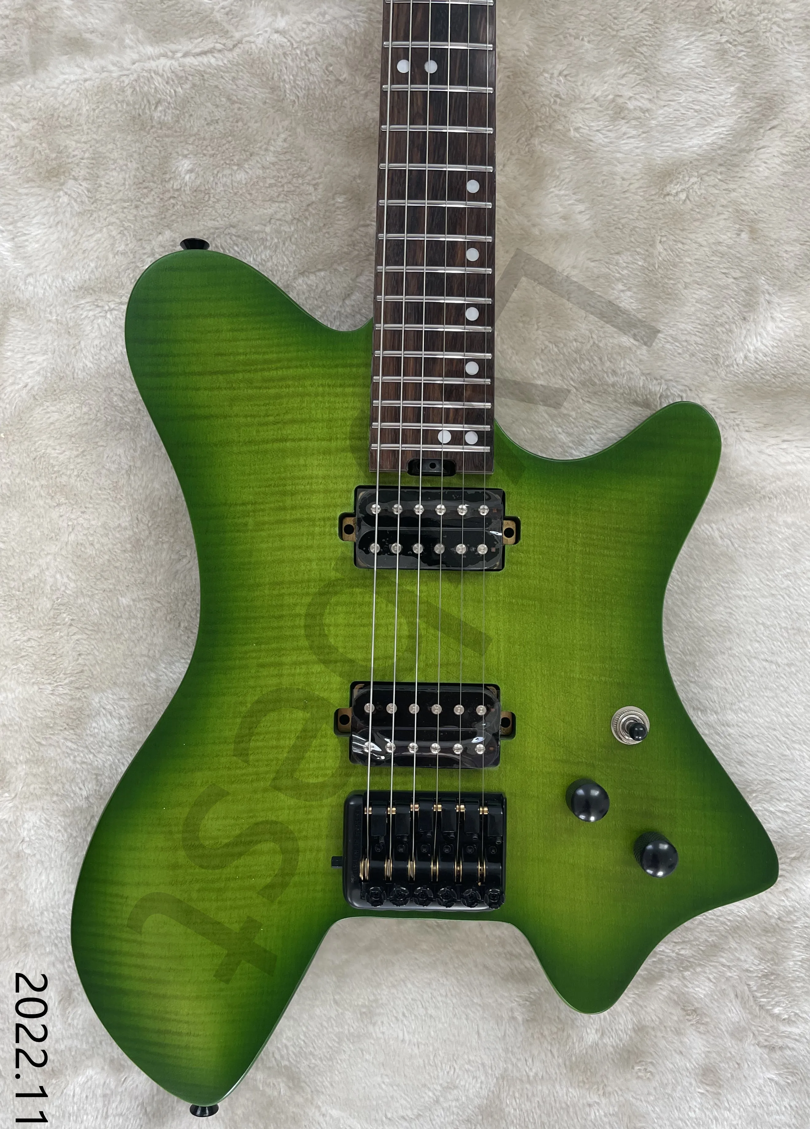 IN STOCKING Headless Electric 6 Strings Traveler Guitar Or 24 Fret Guitar ASH Body With FLAME TOP GREEN BURST Color Maple