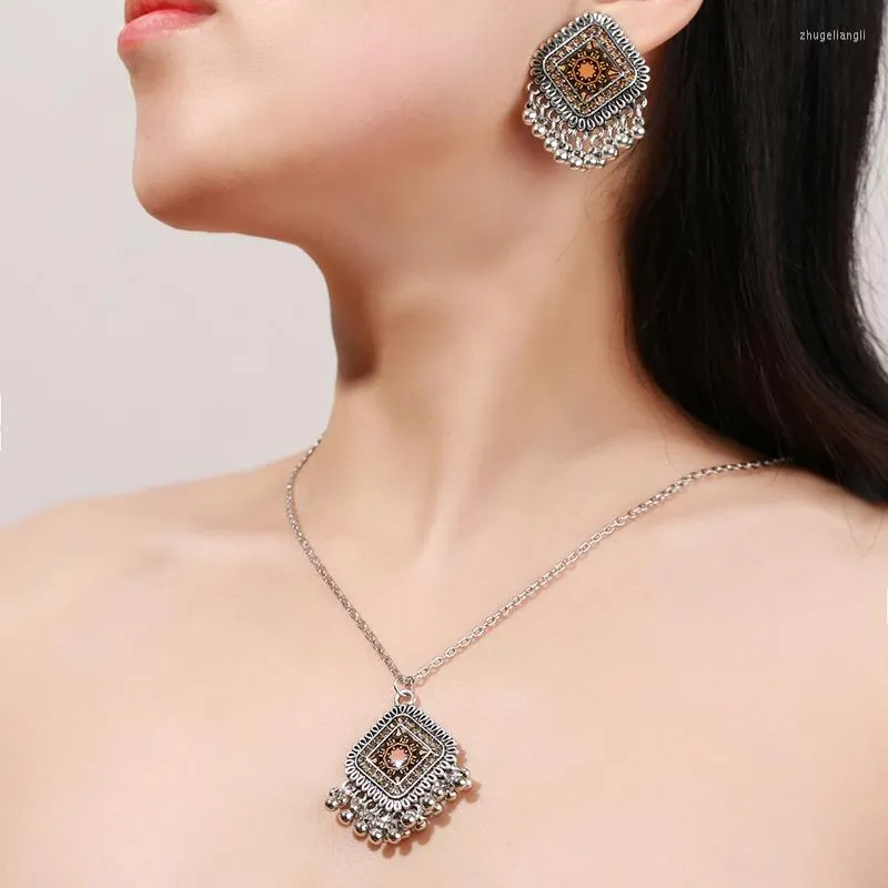 Серьги ожерелья наборы наборов Jwellery для женщин этнический серебряный цвет Rombus цветочный цветок резные колокольчики ожерелья африканские украшения