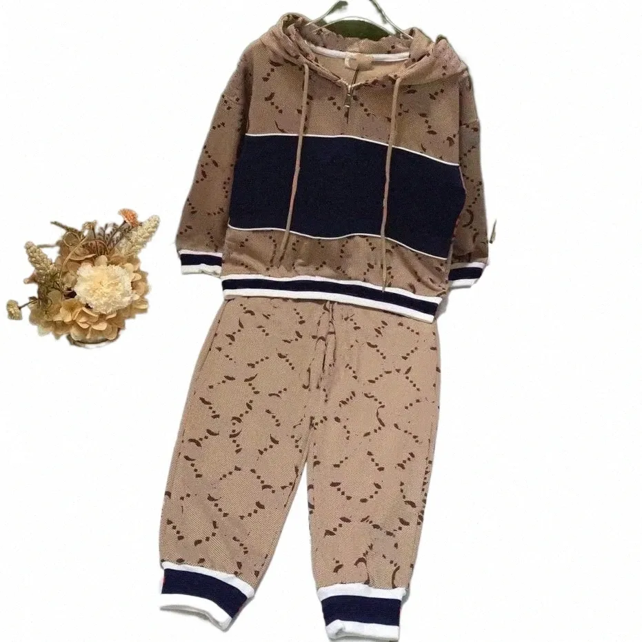 Tシャツの服セット新しいデザイナーブランド2〜10歳の男の子の女の子の子供たちのスーツ春と秋の子供セータートップコットンティー2色b6bd＃