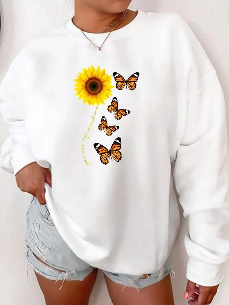 女性のパーカー蝶の花