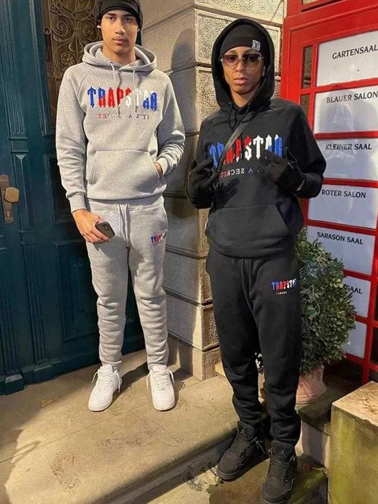 Tracksuits 2024 Tracksuit Tracksuit Trend Trend مقنعين 2 قطع وضعت هوديي قميص Sweatshirt Pants Sportwear زي Trapstar Man Cloth