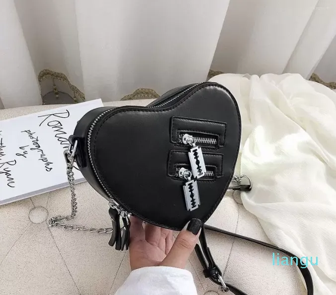 Kvällspåsar mode röd kärlek hjärtform axelväska för kvinnor hög kvalitet pu läder handväska märke kvinnlig kedja crossbody clutch ba