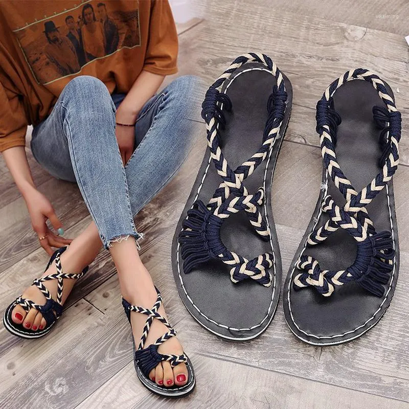 Sandals 2022 Summer Large Round Head Flat Heel Hollowed Out Cloth Back Casual Barefoot Low Fashion