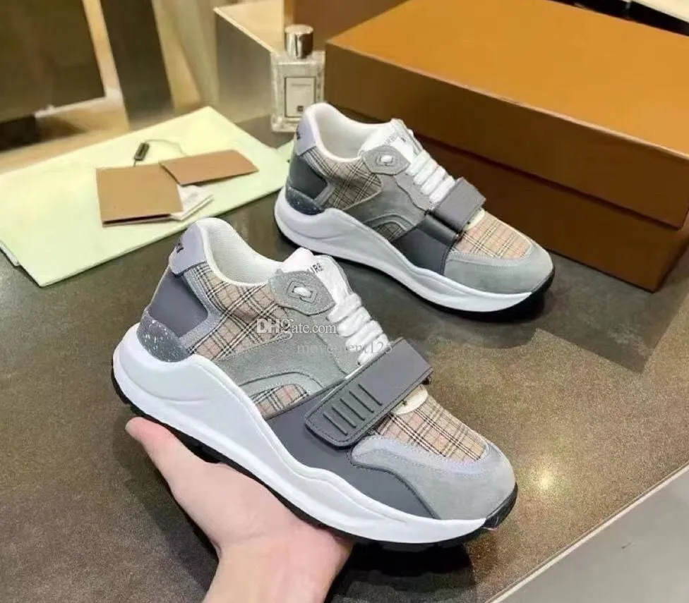 Burberry store sport shoes