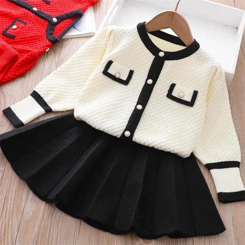 Kledingsets ontworpen 2pcs meisjes klassieke set lente lange mouwen lange mouwen kinderen prinses top en rok verjaardagsschool uniform kleding 1-8 ys 221110