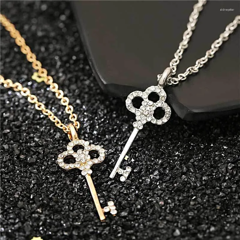 Pendant Necklaces Fashion Creative Key Necklace For Women Charming Ladies Wedding Zircon Gold Clavicle Chain Romantic Party Jewelry Gift