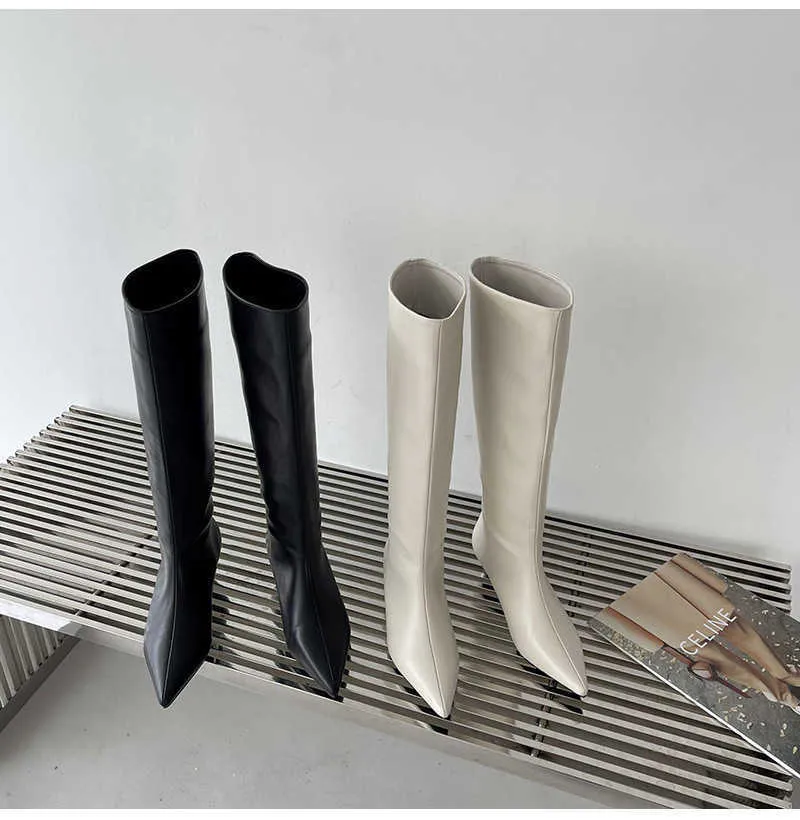 Botas de moda novos produtos no outono e inverno simples moda larga botas coreanas versão coreana manga ponta -de -gato de couro macio de alto