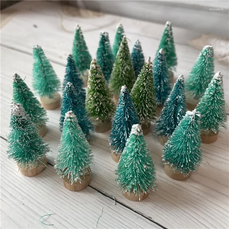 Kerstdecoraties 12 -stks/Lot Mini Tree Sisal Silk Cedar Home Decor 4,5 cm kleine Santa Snow Frost Village Huis 2022 jaar Noel Supplies