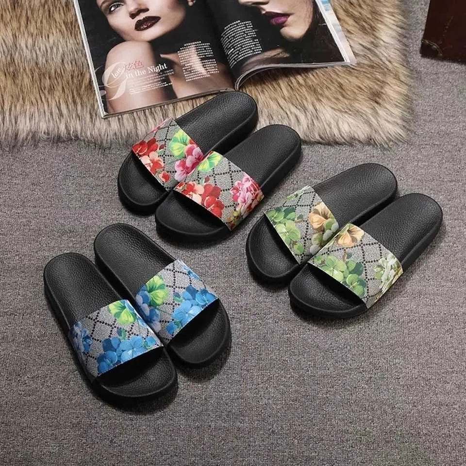 Italy Lux sandal Woman Slippers Men Slipper Shoes Slide Sandal Flat Rubber Designer Bloom Web Black Floral Strawberry Print Mens Leather Red With Box Dust