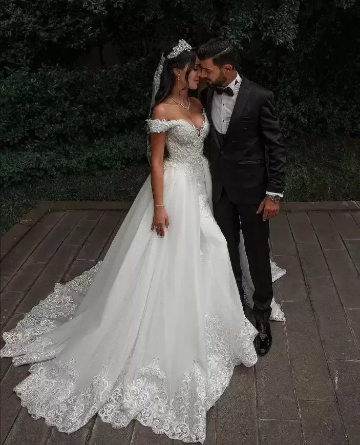 Gorgeous Ivory Mermaid Wedding Gowns With Detachable Train Lace
