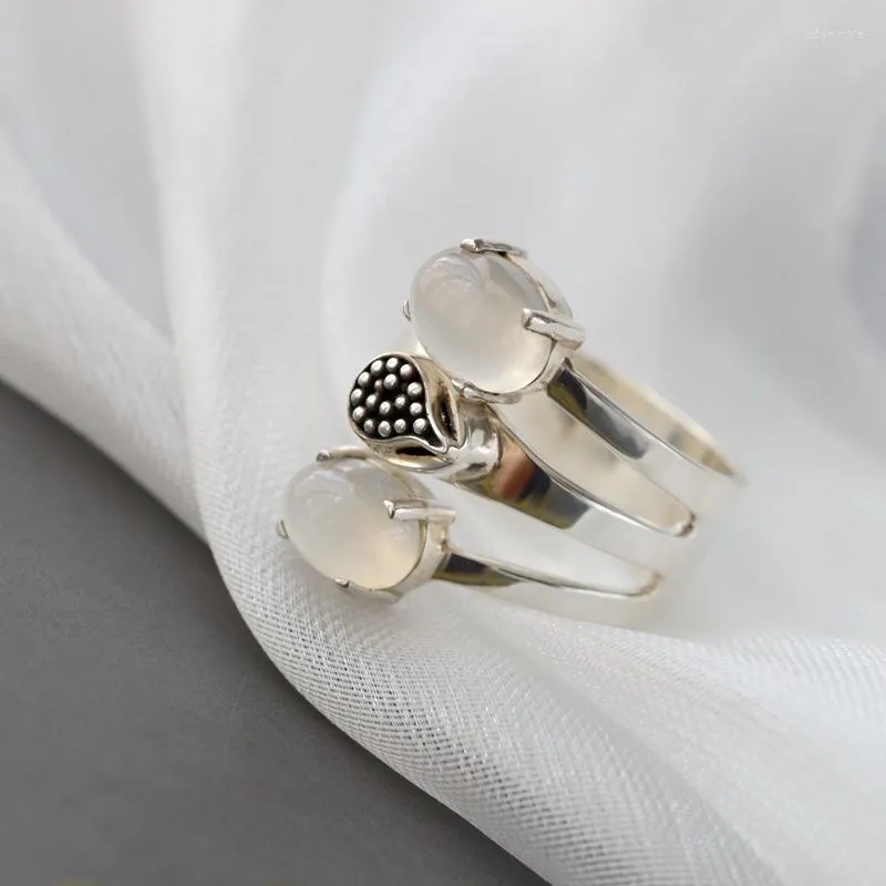 Clusterringen Authentiek 925 Sterling Silver Ring Handgemaakte ingelegde Natuurlijke Moonstone Retro Style Lady Creative Trendy Sieraden Gift