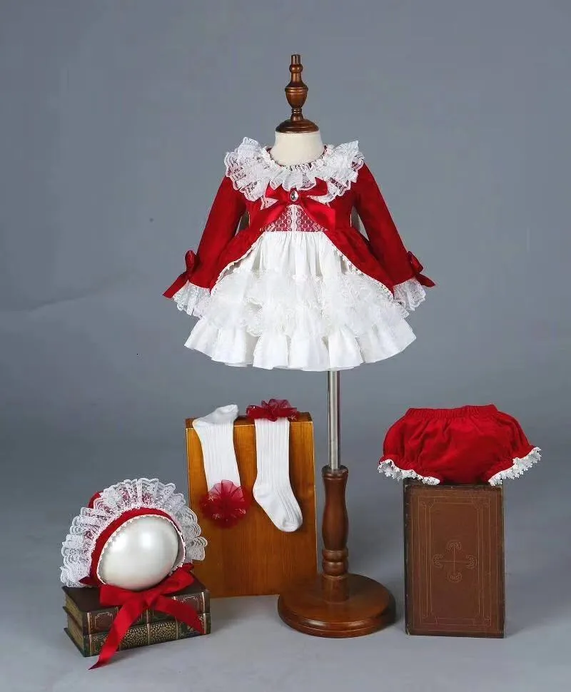 Meisjesjurken 4 stcs meisje herfst winter lente rood fluwelen vintage Spaanse prinses lolita pompom ball kerst verjaardag bruiloft feestjurk 221111