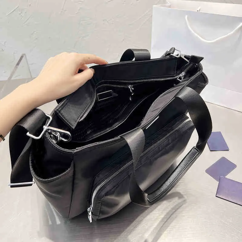 Totes Prabag Borsa tote Borsa in nylon firmata Borsa da donna di lusso Borsa casual Shopper Borsa a tracolla di grande capacità Portafoglio di qualità Tinta unita 221213