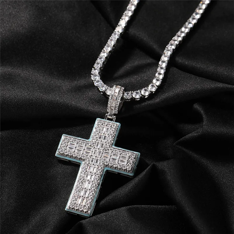 Hip Hop Glow Cross Zircon Pendant Halsband Vitt guld pl￤terat med repkedja