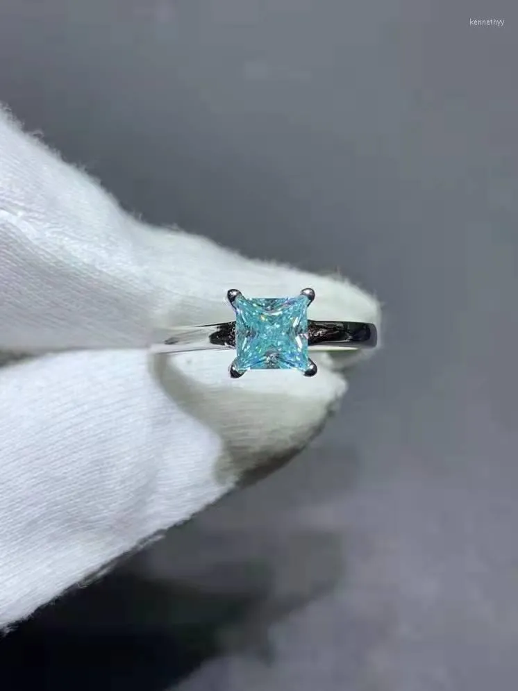 Кластерные кольца проходило проезжание алмазного испытания 1ct Princess Square Sky Blue Moissanite Ring 925 Серебряные серебряные женщины Свадебные роскошные аксессуары