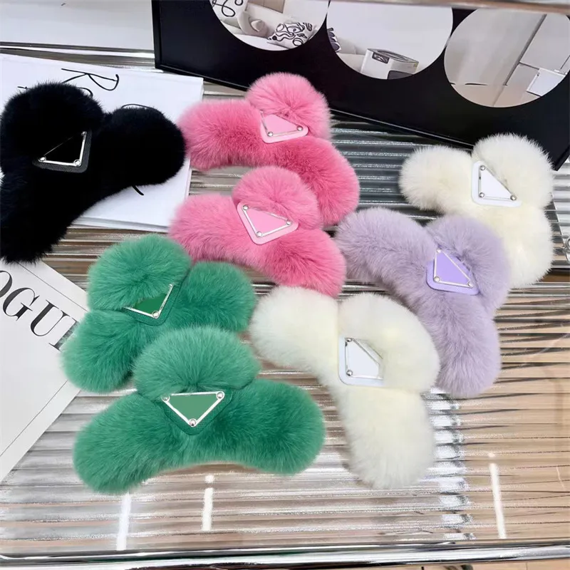 Fluffy Hair Clips Designer Women Luxurys Hairpins Fuzzy Letters Claw Clip Furry Winter Warm Hair Pin Designers Girls Hairclips Jewelry