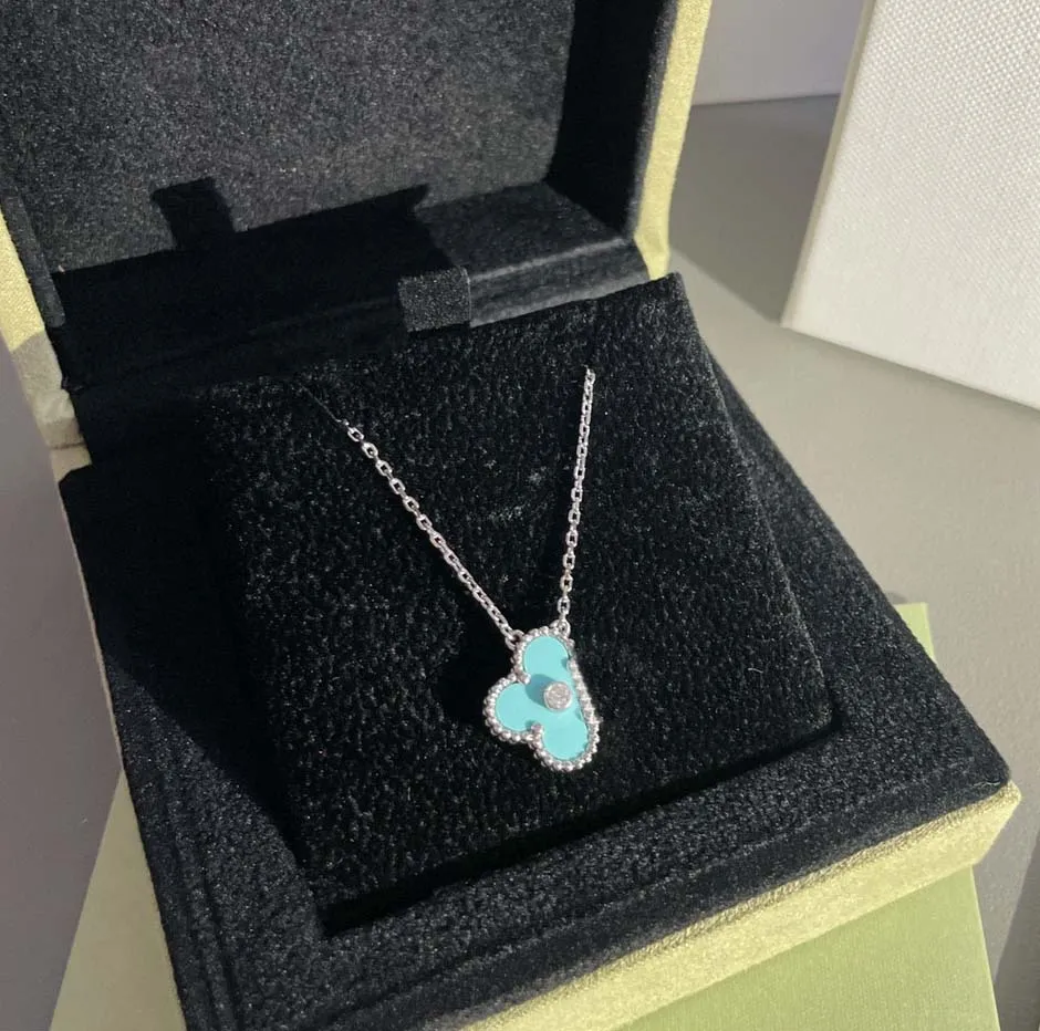 Colar de charme qualificado de luxo com diamante brilhante e cor de platina azul com carimbo de caixa PS4374A