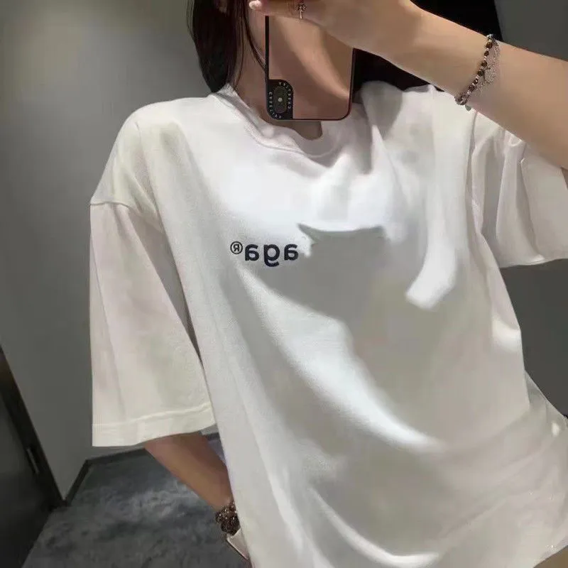 女性Tシャツレターデザイン半袖カジュアルスタイルティーレジャールーズストリートウェアプラスサイズのシャツ女性用アパレル