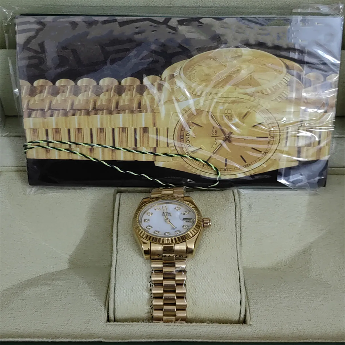 Med originalkartong Hot Seller Damklocka Lady Storlek 26mm Girl Safir Glass Armbandsur 2813 Movement Automatic Mechanical Movement klockor 2023656