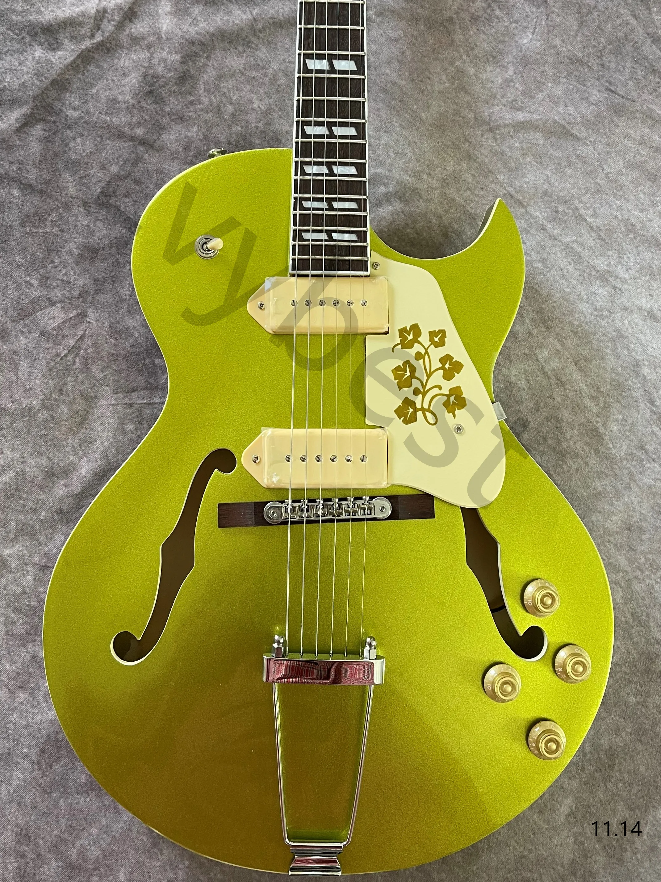 Lvybest kann angepasst werden E-Gitarre Hollow Body Jazz Metallic Gelb Grün Farbe Long Tail P90 Dog Ear Pickup Cream Pickgua