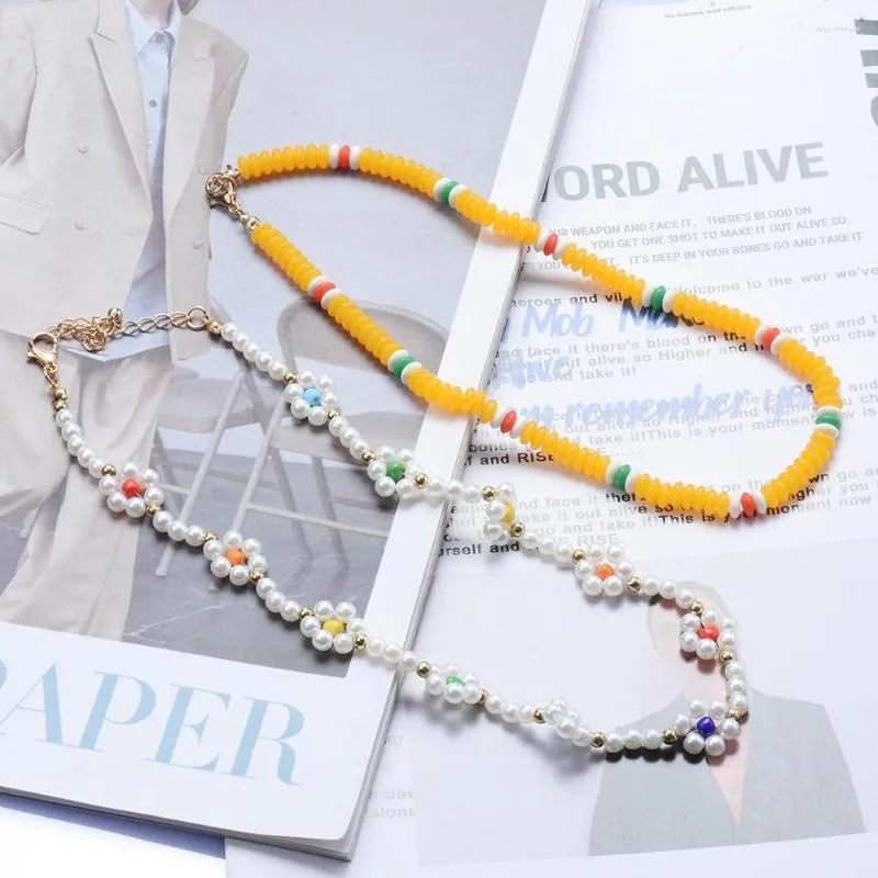 Kedjor B￶hmen F￤rgglada uts￤desp￤rlor Flower Pearl Choker Halsband f￶r kvinnor 2st mjuk lera halsband ins trendiga smycken