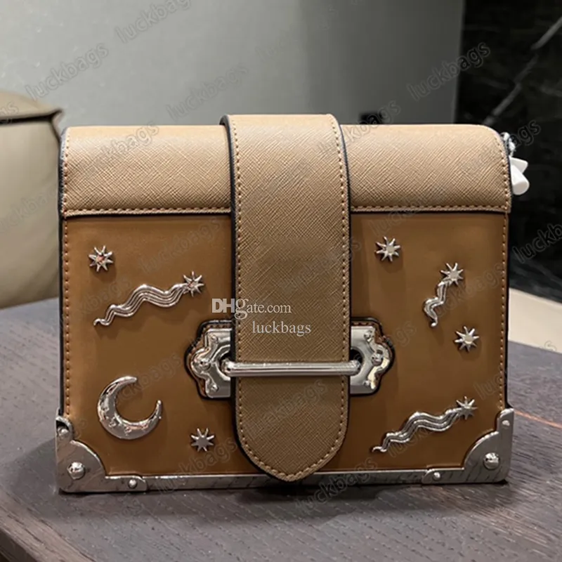 Cahier Sac en cuir Lettrage en m tal Logo Femme Classique sur la sangle Bo te r tro Caract ristiques de la mode Bandouli re Portefeuille Marque