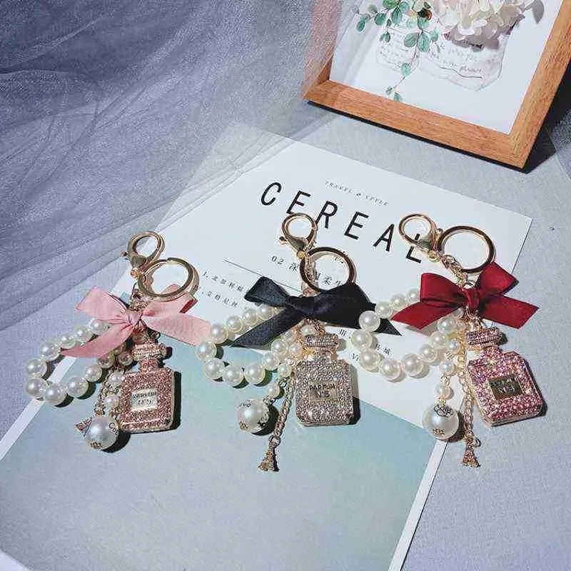 Anahtarlıklar Yaratıcı Moda Elmas Parfüm Şişesi Charm Keychain Korean Moda Yay Anahtarlık Üç Boyutlu Sevimli İnci Çantası Anahtarlık T220909