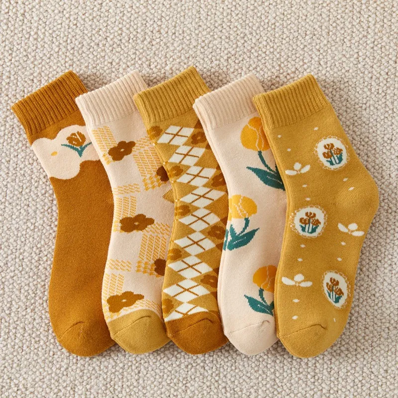 Geblümte Socken für Kinder, mittlere Röhre, schönes Frottee, lässig und vielseitig