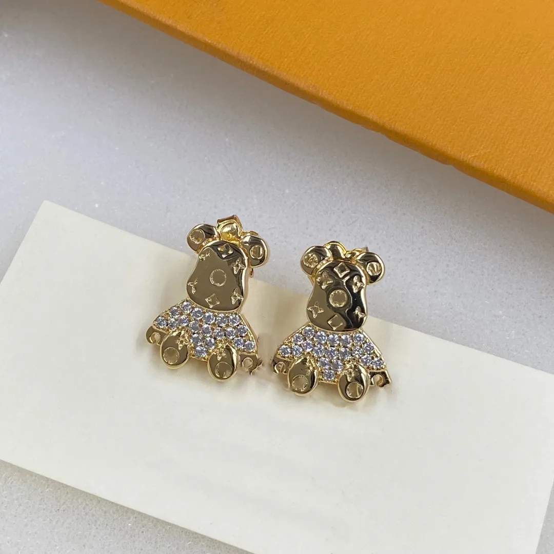 Designer Jewelry Nails Charm Diamond Woar's Bear Gold plaqué cuivre élégant boucles d'oreilles à ailes Fashion Nouveau style