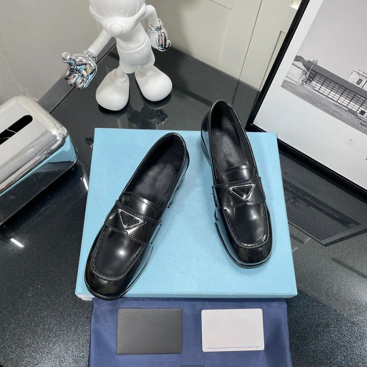 2022 Loafers kohud baotou sandaler halvt spänne äkta läder platt botten älskar Muller kvinnliga ytterkläder