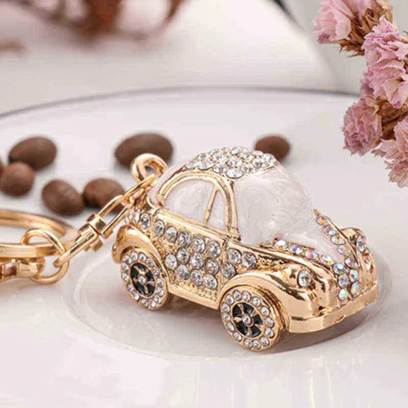 Llaveros Nuevo metal brillante rhinestone dibujos animados escarabajo coche llavero moda creativa bolsa universal teléfono móvil coche colgante divertido llavero T220909 T220909