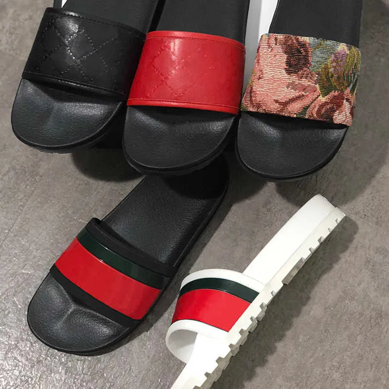 Sandalet Yaz Huaraches Flip Flops Terlik Kaliteli Tasarımcı Terlik Dişli Dipler Çizgili Çizgili Nedensel Slip Slip