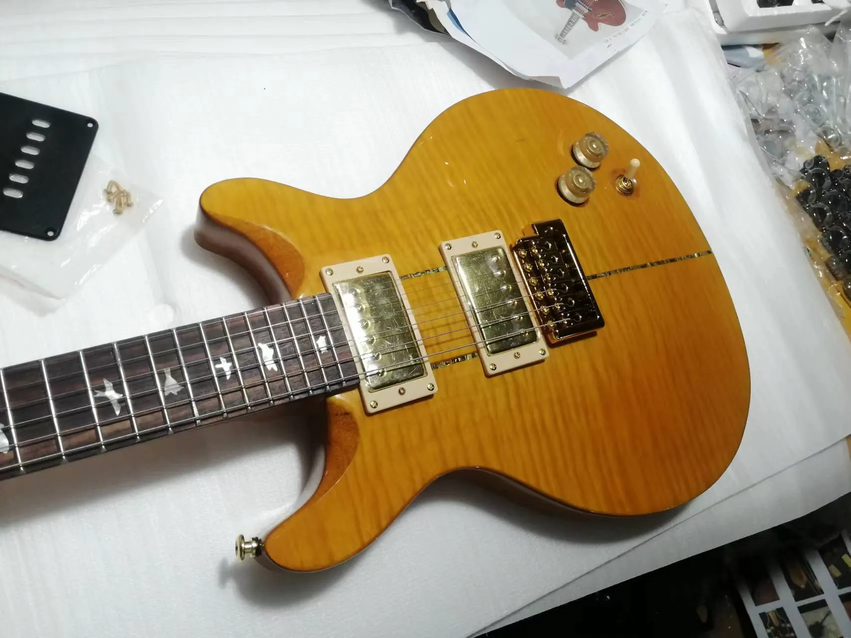 Pa l re sm p r s santana model elektrische gitaar vlam esdoorn gele burst