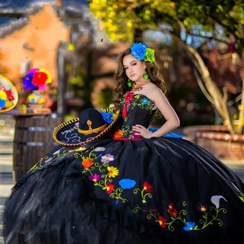 Mexiko Quinceanera-Kleider, bunte Blumenstickerei, traditionelle Abschlussball-Party-Kleider, herzförmiges Korsett, süßes 15-Mädchen-Bankettkleid, hinten mit Schnürung