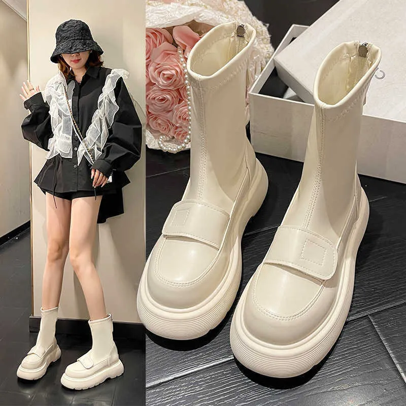 White Martin Boots Autumn Women 2022 أحذية أوروبية مع باطن سميكة وأحذية تشيلسي صغيرة نحيفة مع تنورة