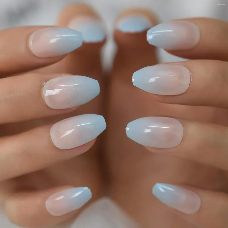 Unghie finte Ombre French Fake Medium Nude Blue Press On Coffin Short Gradient Artificial Nail Art Set di punte acriliche