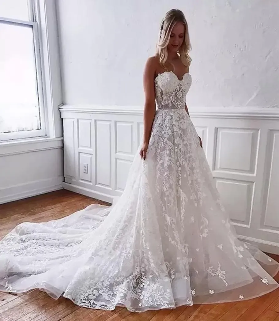 Romantyczne koronkowe sukienki ślubne Seksowne ukochane bez pleców 3D Aplikacje cekiny długie letnie plaż