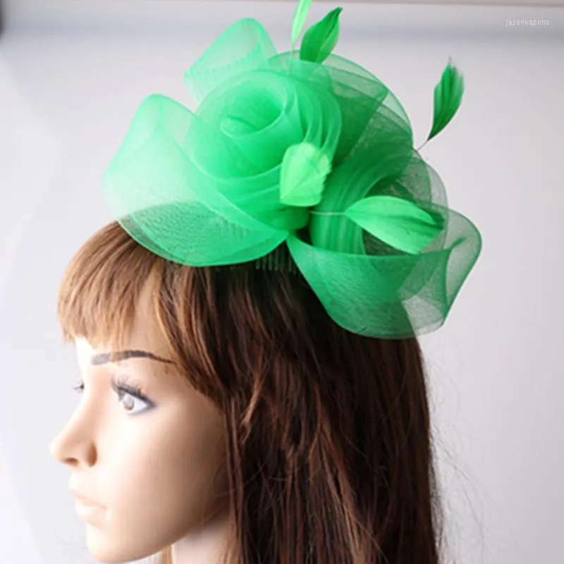 Boinas Senhoras Elegantes Flores de Penas 3 Rosas Decoração Fascinadores Para Chapéus De Casamento Mulheres Noivas Verde Festa Coquetel Headwear
