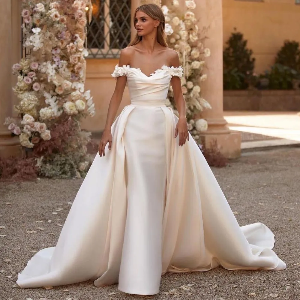 Abiti da sposa color avorio Abiti da sposa con applicazioni e strascico staccabile con scollo a spalle e scollo a pieghe in raso Vestido De Novia