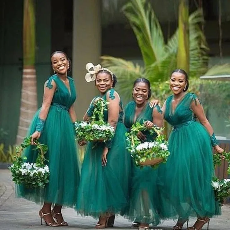 Hunter Green Longle Longueur Bridesmaid Robes V Cou Neck Sheer Full Sleeve Appliques A Line Maid of Honor Robe Tulle Robes de fête courtes