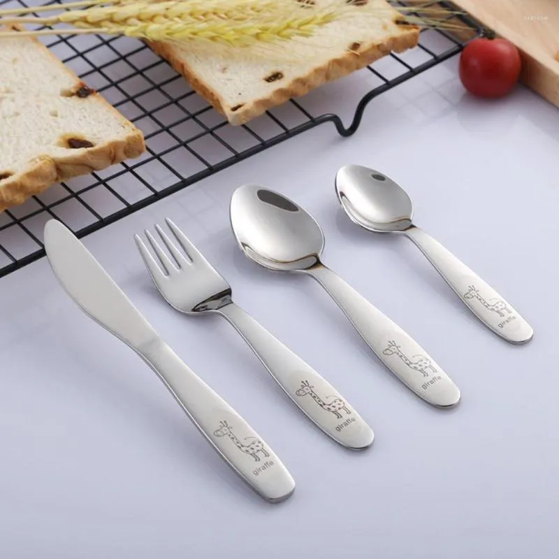 Yemek takımı setleri 4pcs/set dayanıklı oyma paslanmaz çelik karikatür desen çocuk sofra takımı bebek sofra takımı çocuk çatal bıçak çatal seti