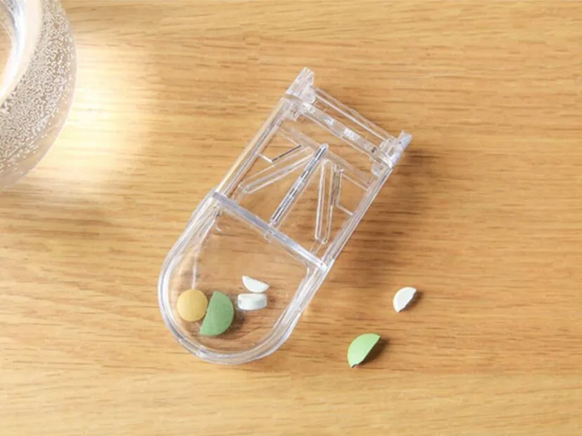Home Garden Mini coupe-pilule et séparateur portables avec lame en acier inoxydable pour couper les pilules, les vitamines et les comprimés