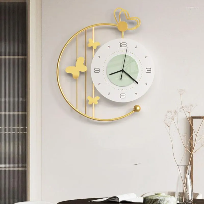 Wandklokken Noordse slaapkamer Watch Night Light Metal Simple Chique Clock Moderne esthetische creatieve Duvar Saati Home Decor items
