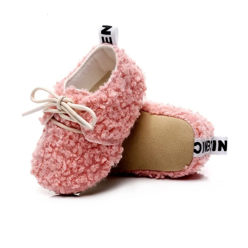 Primi camminatori Inverno Bambini Stivaletti Baby Plus Velluto Suola morbida Scarpe in cotone con lacci Bambino 024M 221117