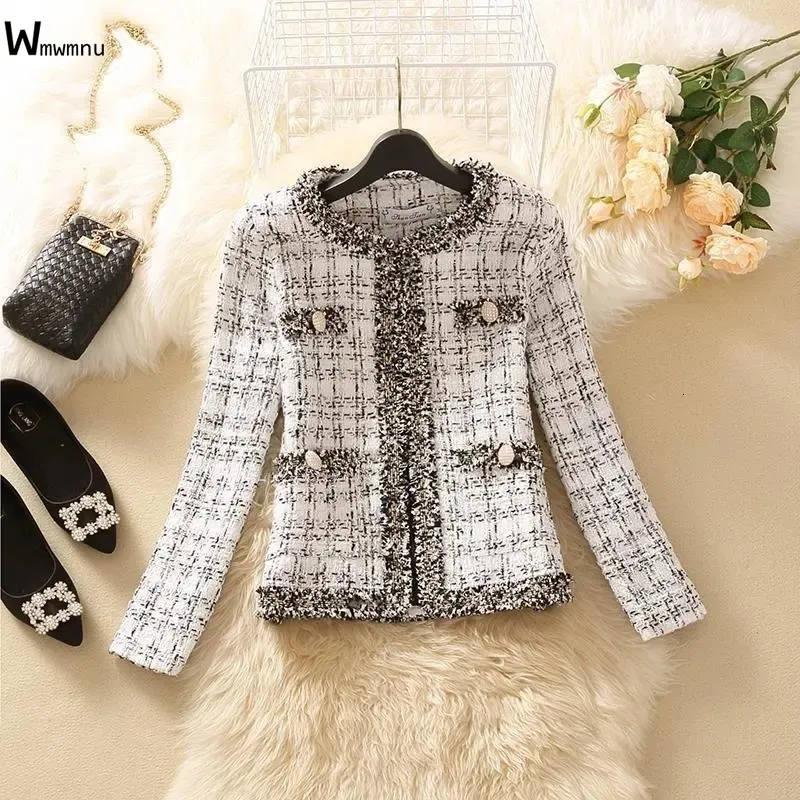 Kvinnorjackor Vintage Kvinnor Woolen Croped Tweed Coat O-Neck Slim Black White Plaid Short Korean Wool Blends Outwear Tops Chaquetas 221117