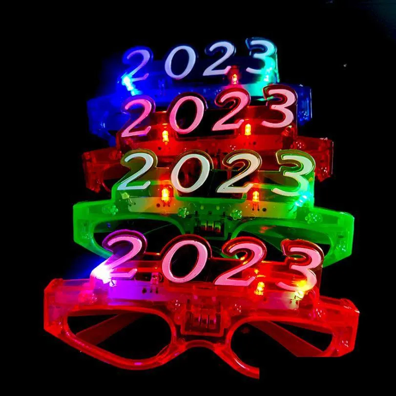 Autres événements Fournitures de fête Décor de fête LED Light Up 2023 Lunettes Glowing Clignotant Lunettes Rave Glow Shutter Shades Lunettes pour DHLF1